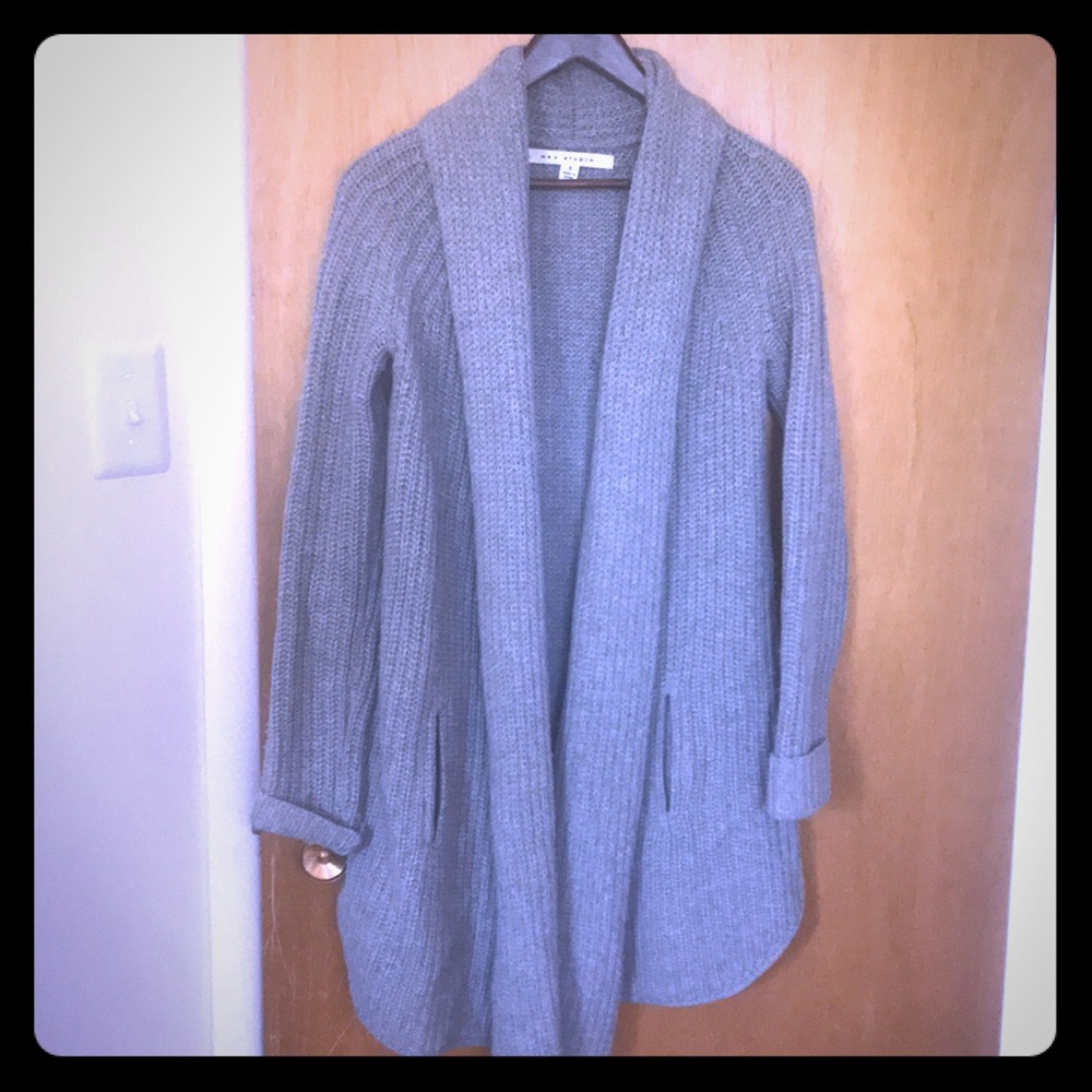 Long grey sweater-cardigan